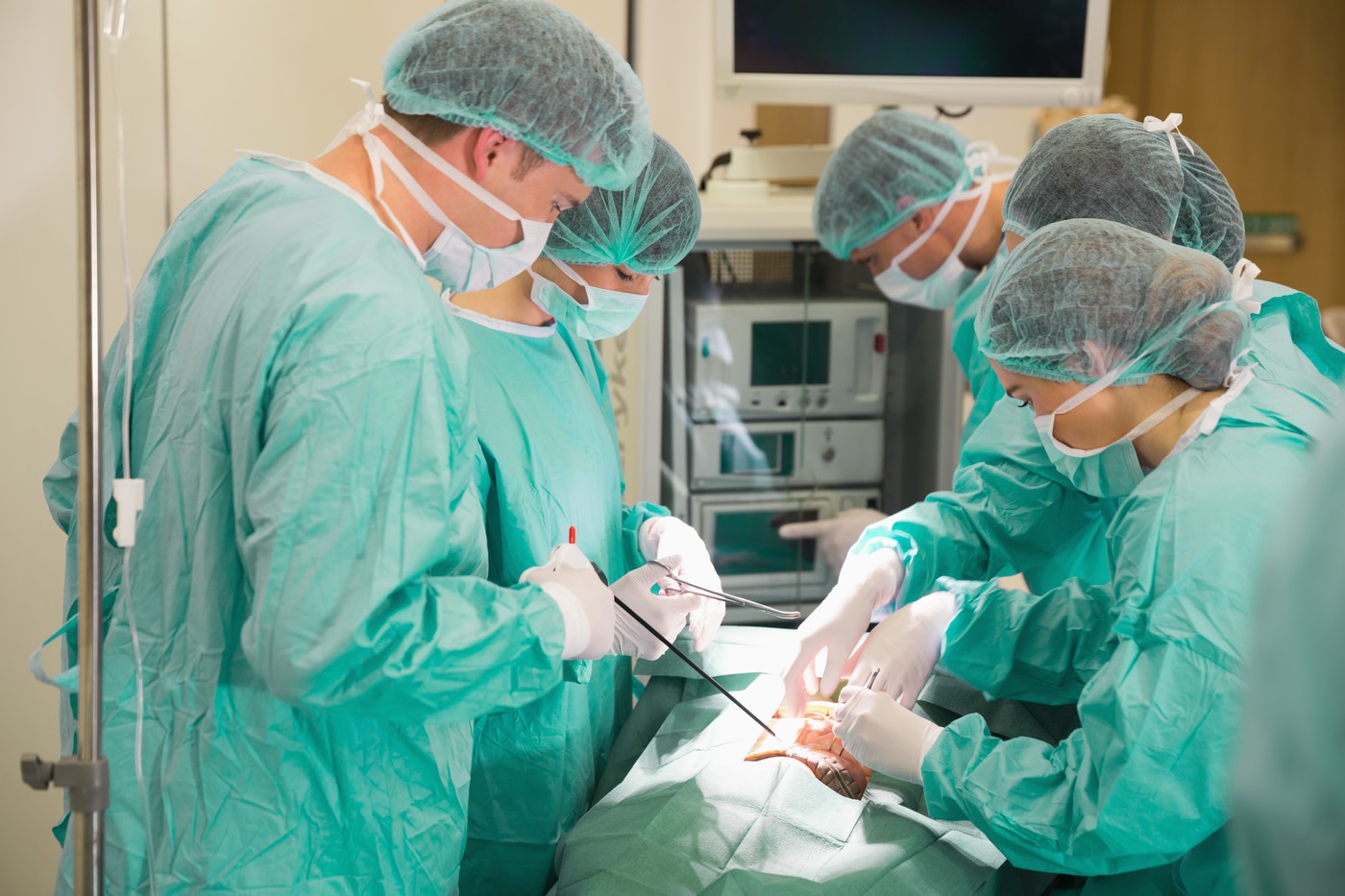 Premieră medicală în China. Un plămân de porc modificat genetic a fost transplantat unui pacient uman