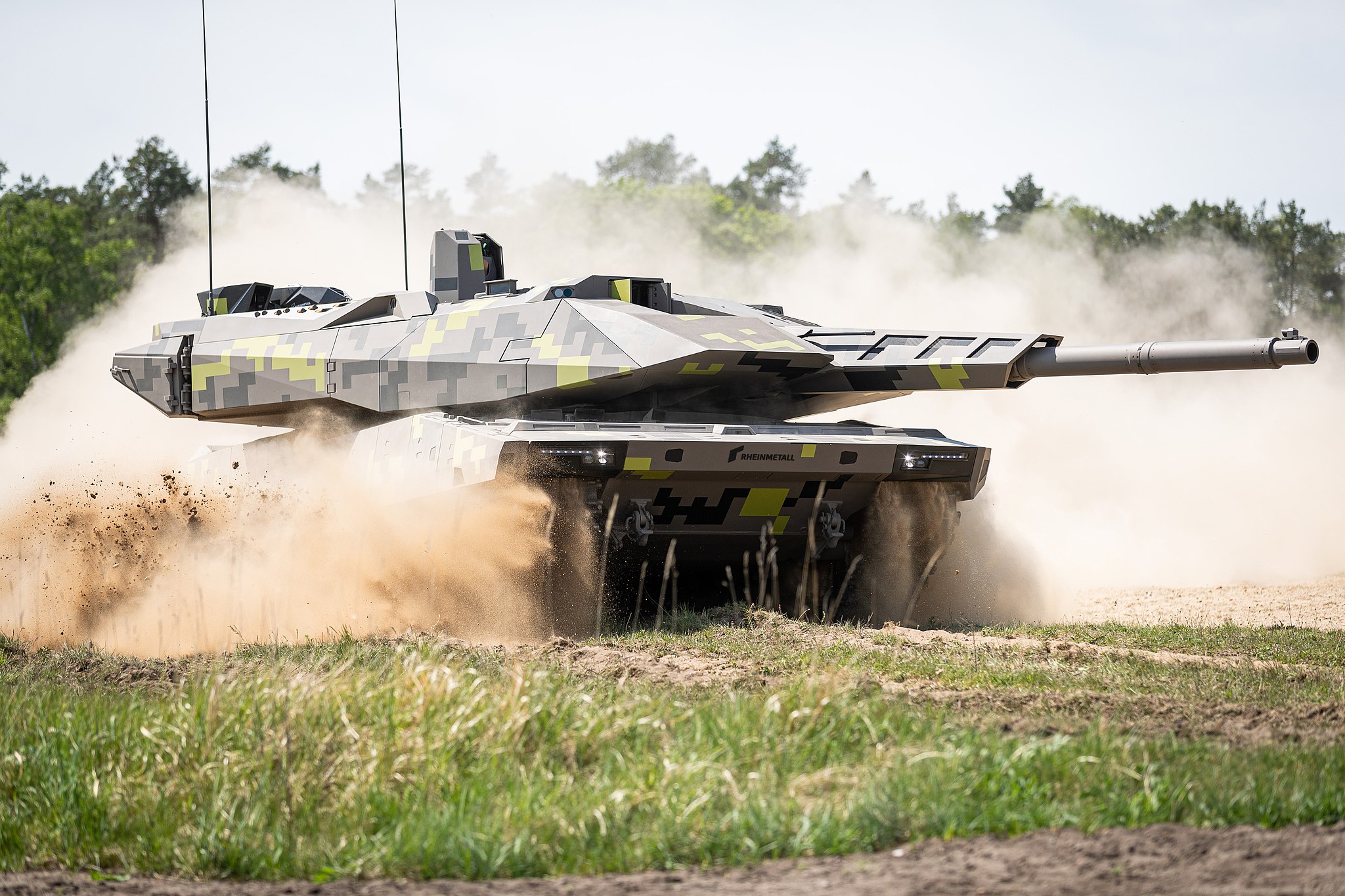 Rheinmetall promite scăderi de preț la tancuri și artilerie