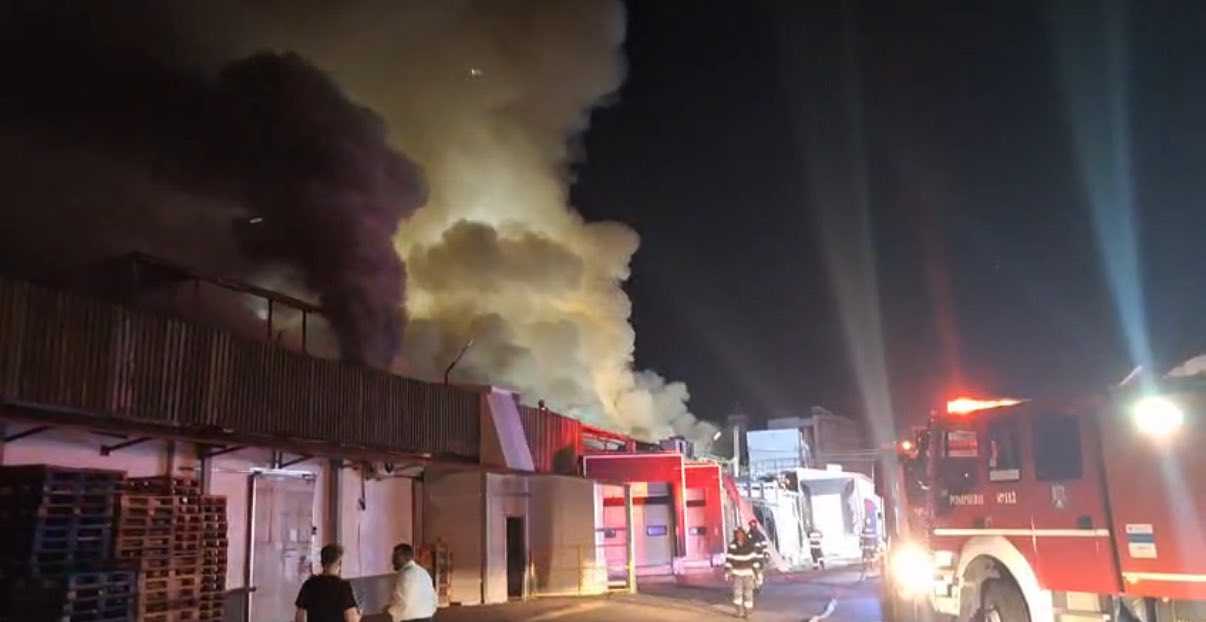 Care sunt recomandările pentru a vă proteja de un incendiu puternic cu degajări mari de fum