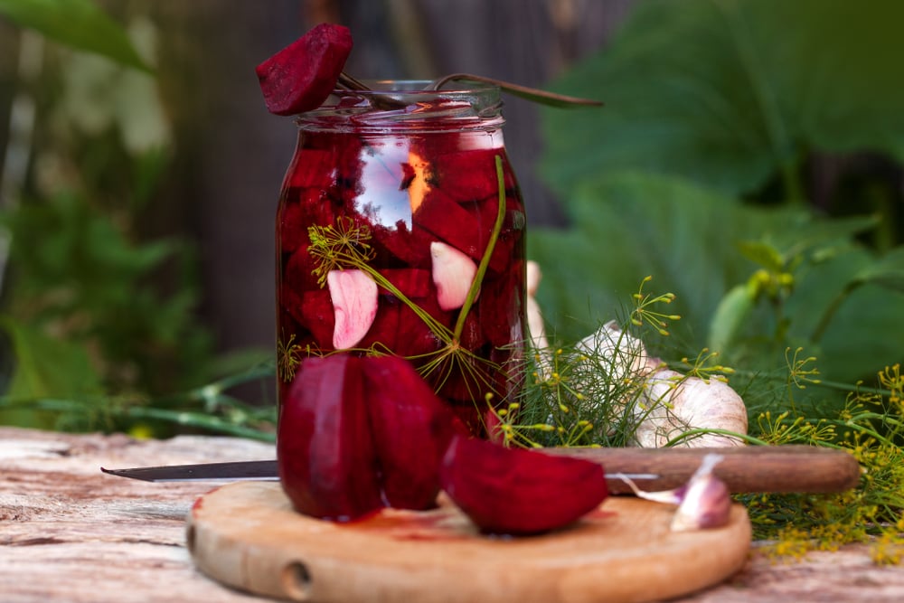 Sfeclă roșie la borcan – rețete de conserve delicioase pentru iarnă