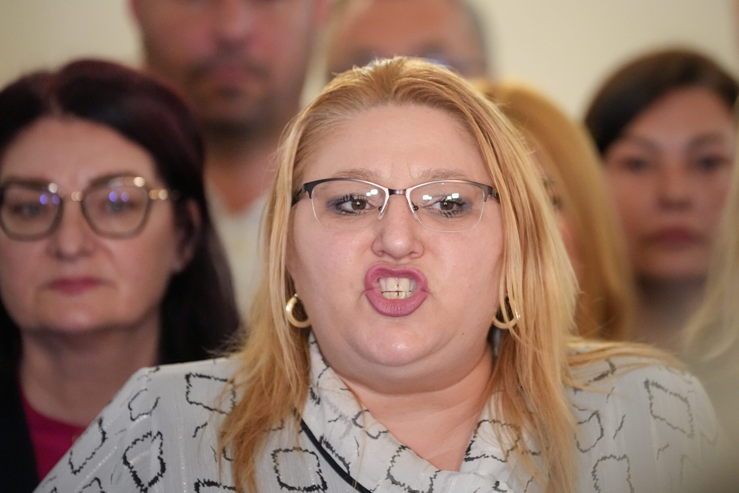 Șoșoacă, discurs-maraton cu atacuri în rafală: „Madama asta… care face pe jurnalista și jegul de Simion l-au trădat pe Georgescu”