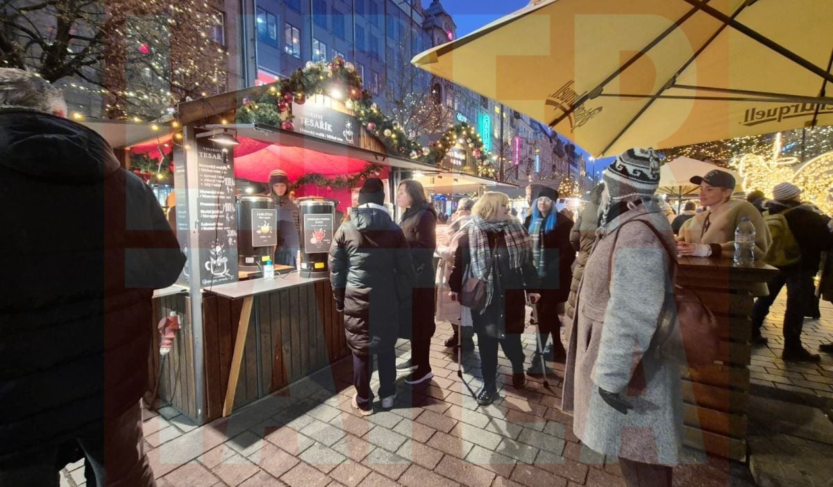 Cât costă un pahar cu vin fiert și un trdelnik la târgurile de Crăciun din Praga. Prețurile nu sunt departe de cele din România