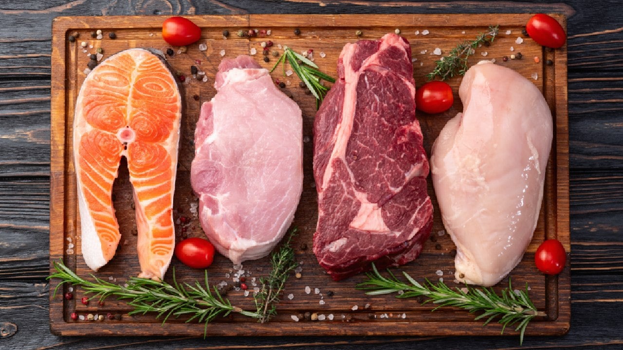 Persoanele care consumă carne au mai multe șanse să trăiască până la 100 de ani, cu o condiție