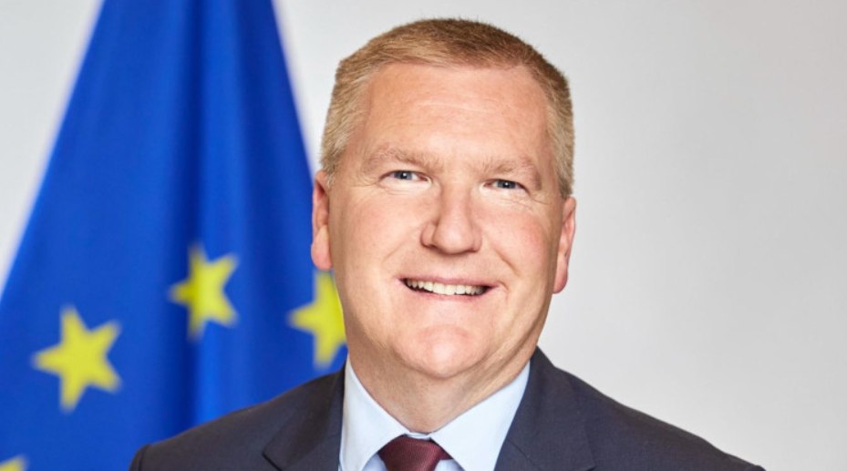 Comisarul european Michael McGrath se întâlnește, astăzi, la București cu Ilie Bolojan, Oana Țoiu și Radu Marinescu