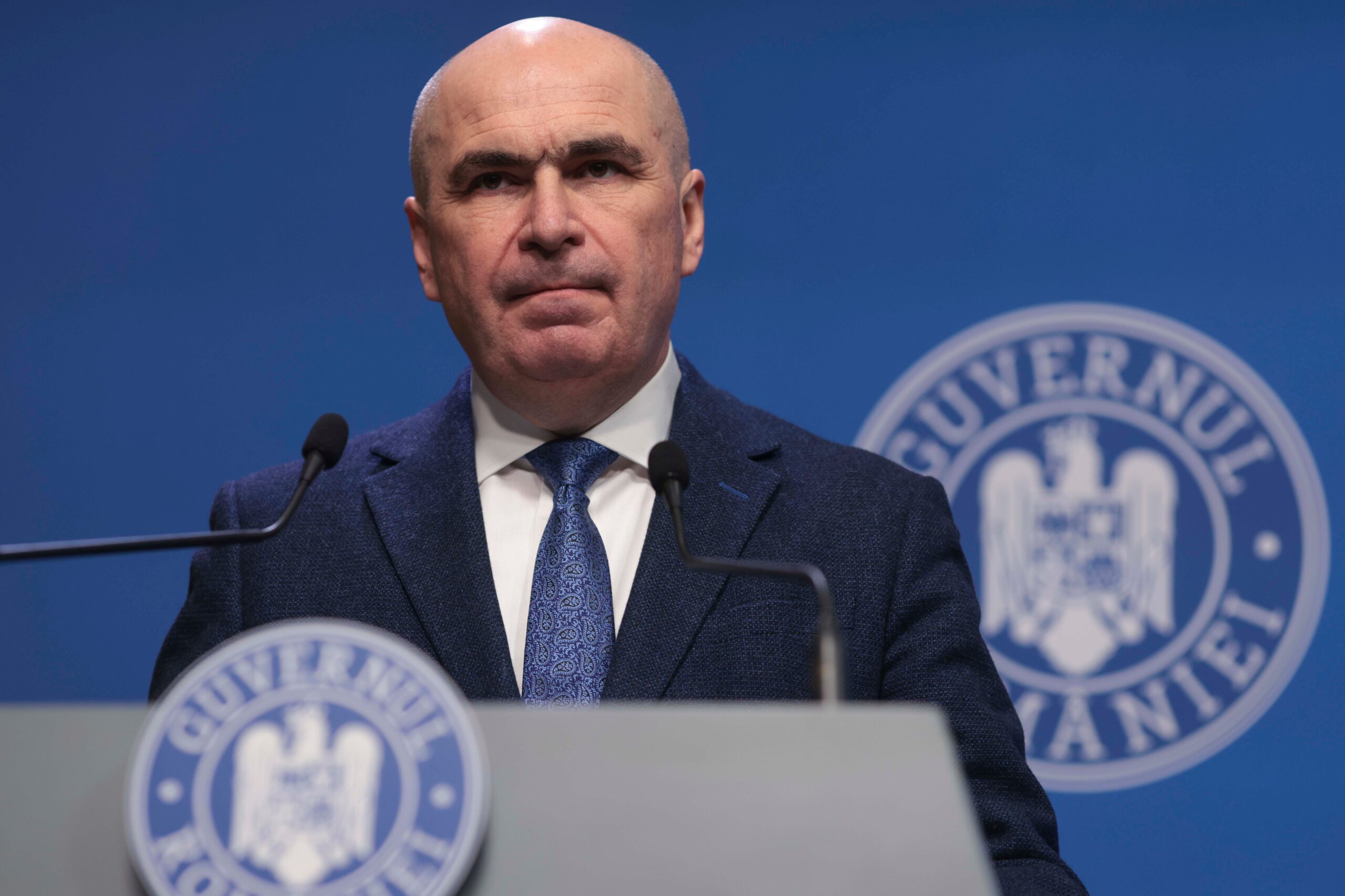 Reforma administrației, pe masa Guvernului: salarii reduse cu 10%, concedieri în masă, amenzi majorate și impozite duble