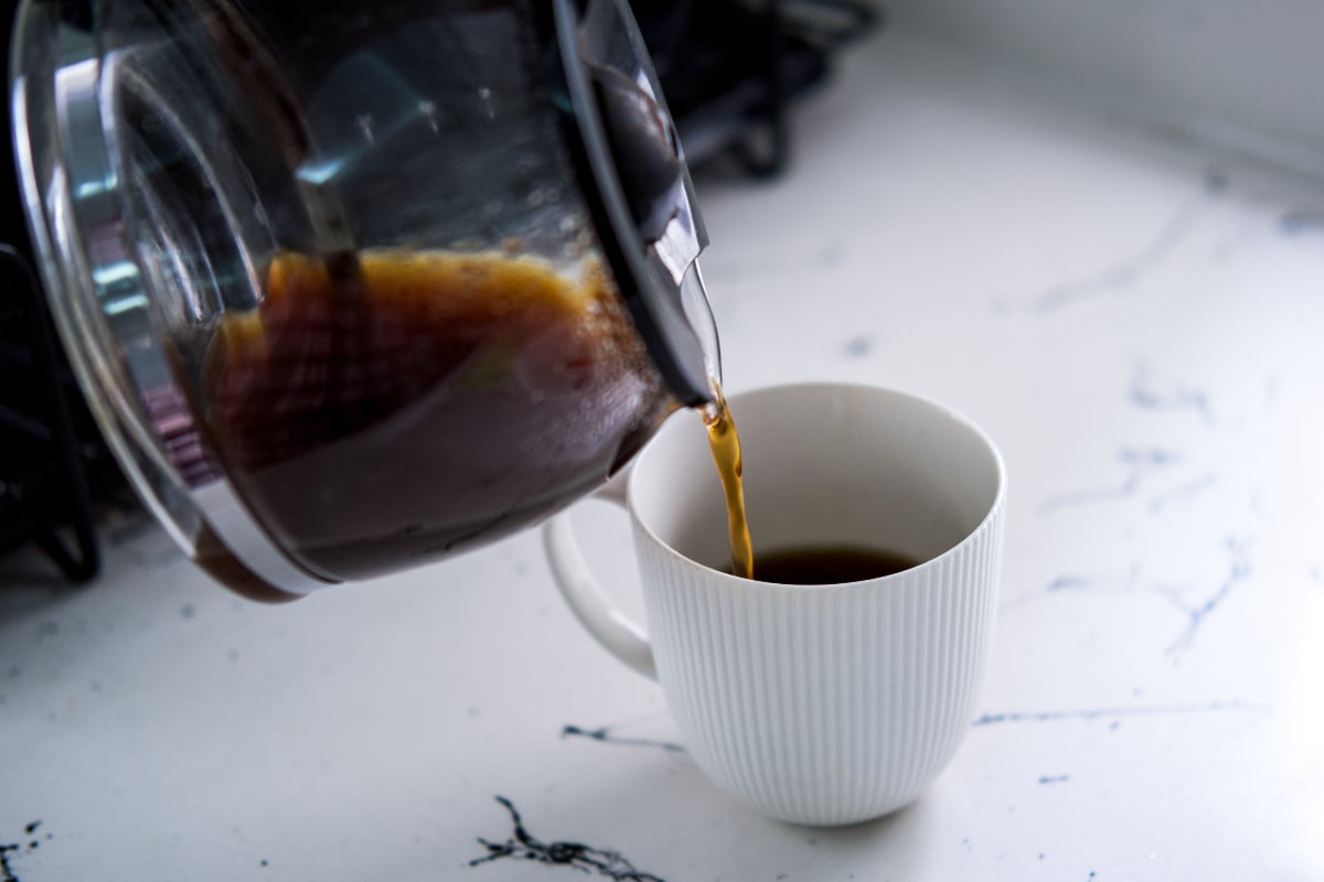 Până la ce oră poți consuma cofeină fără să-ți afecteze somnul