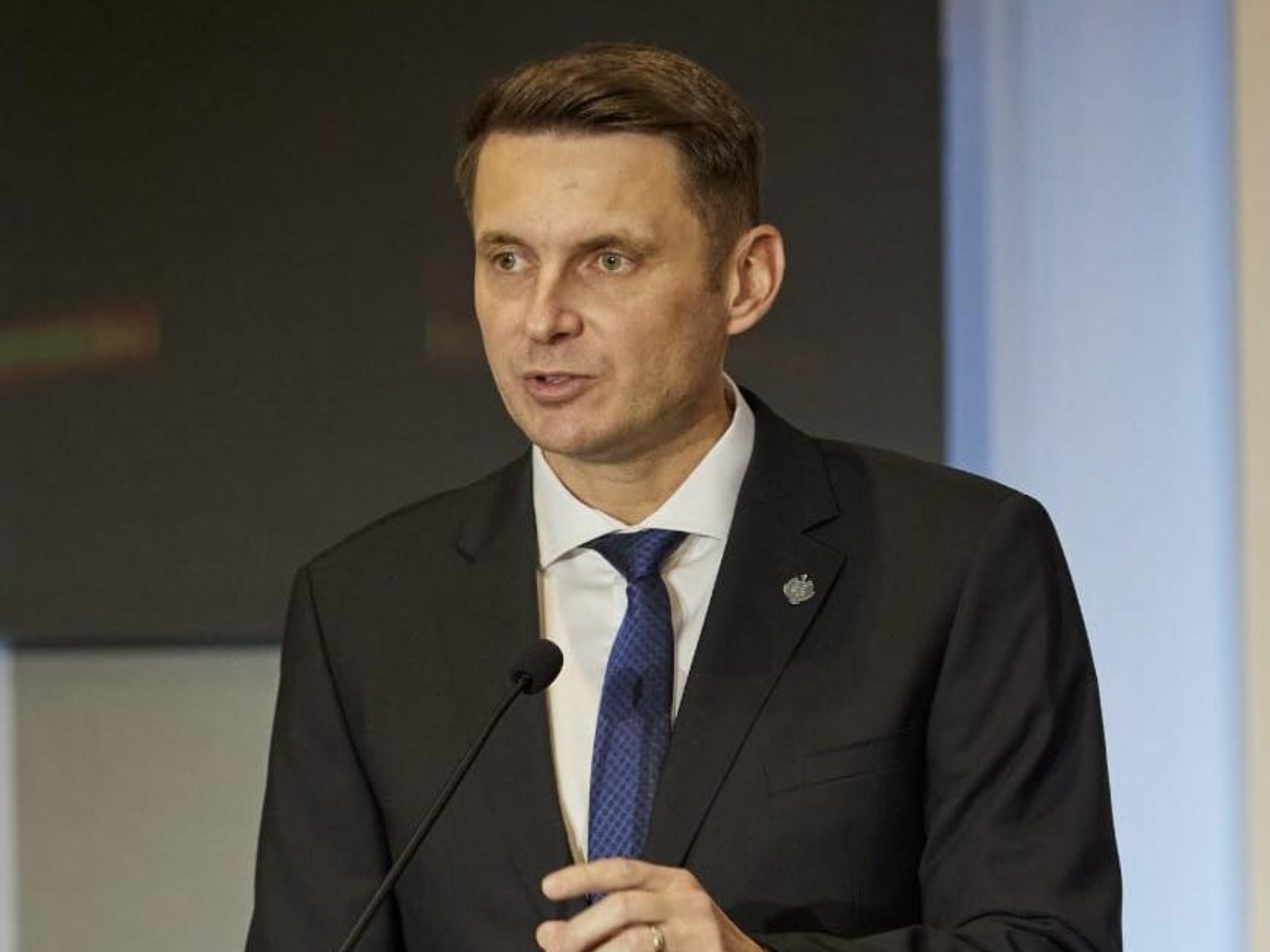 Mircea Abrudean cere respingerea moțiunilor depuse de Opoziție. „Partidele coaliţiei au datoria de a demonstra solidaritate cu Guvernul”