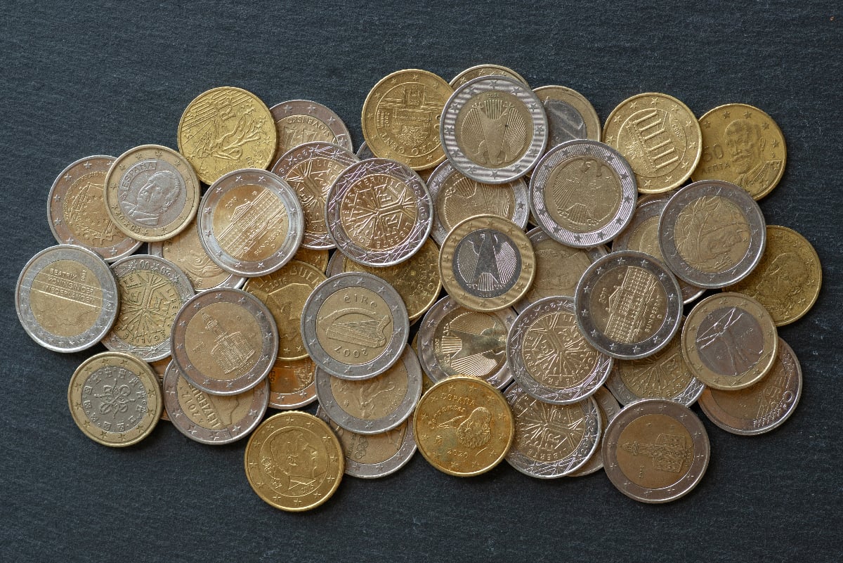 Ai păstrat mărunțiș din vacanțe? O monedă banală poate valora peste un milion de euro