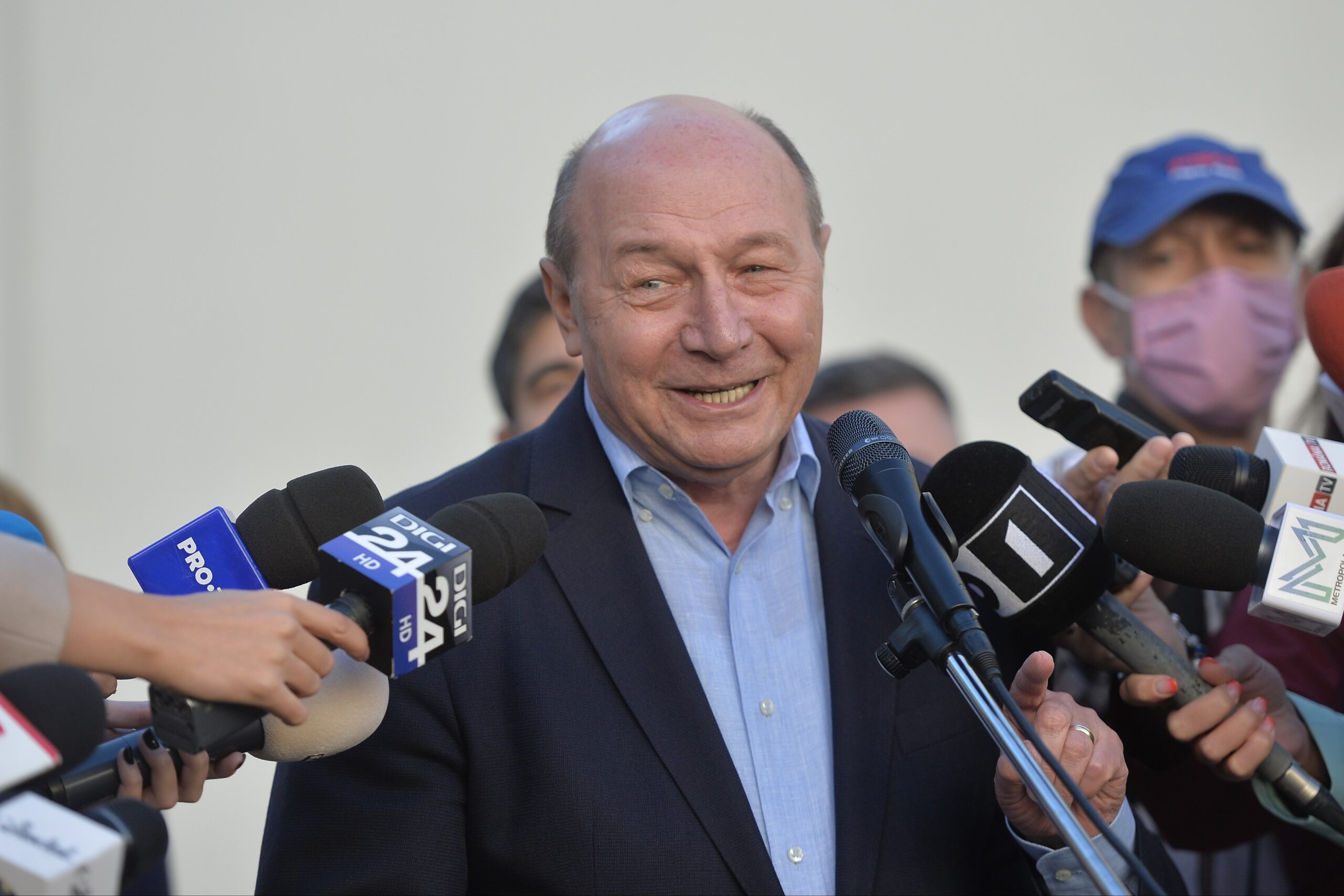 „Și pietrele mă cunosc în Ormuz”. Băsescu avertizează asupra scumpirilor globale la petrol