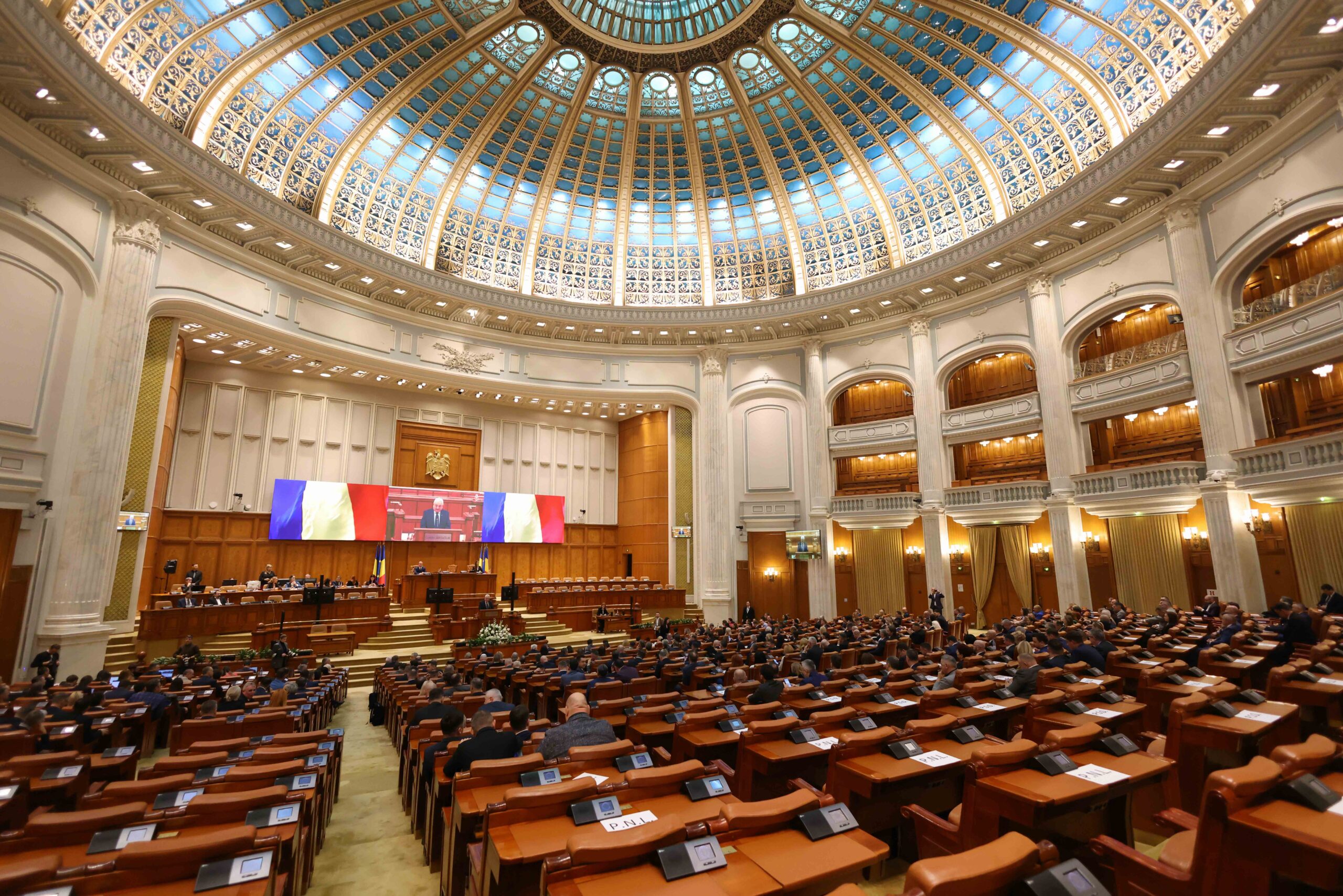 Epuizarea profesională, ignorată de aleși. Rezultatul votului care lasă milioane de români fără drepturi în fața burnout-ului