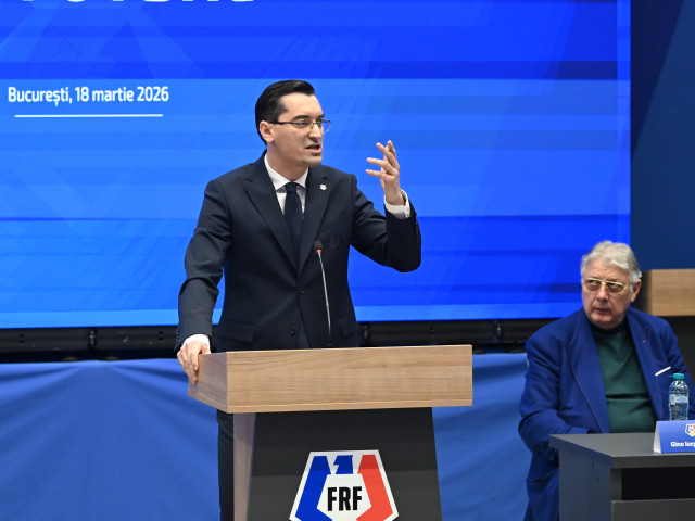 „Mami, cine e măscăriciul ăsta?”