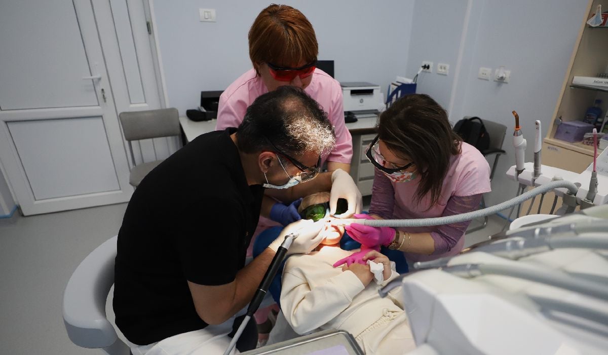 Prima fetiță operată „fără durere” și fără anestezie care are un zâmbet nou-nouț