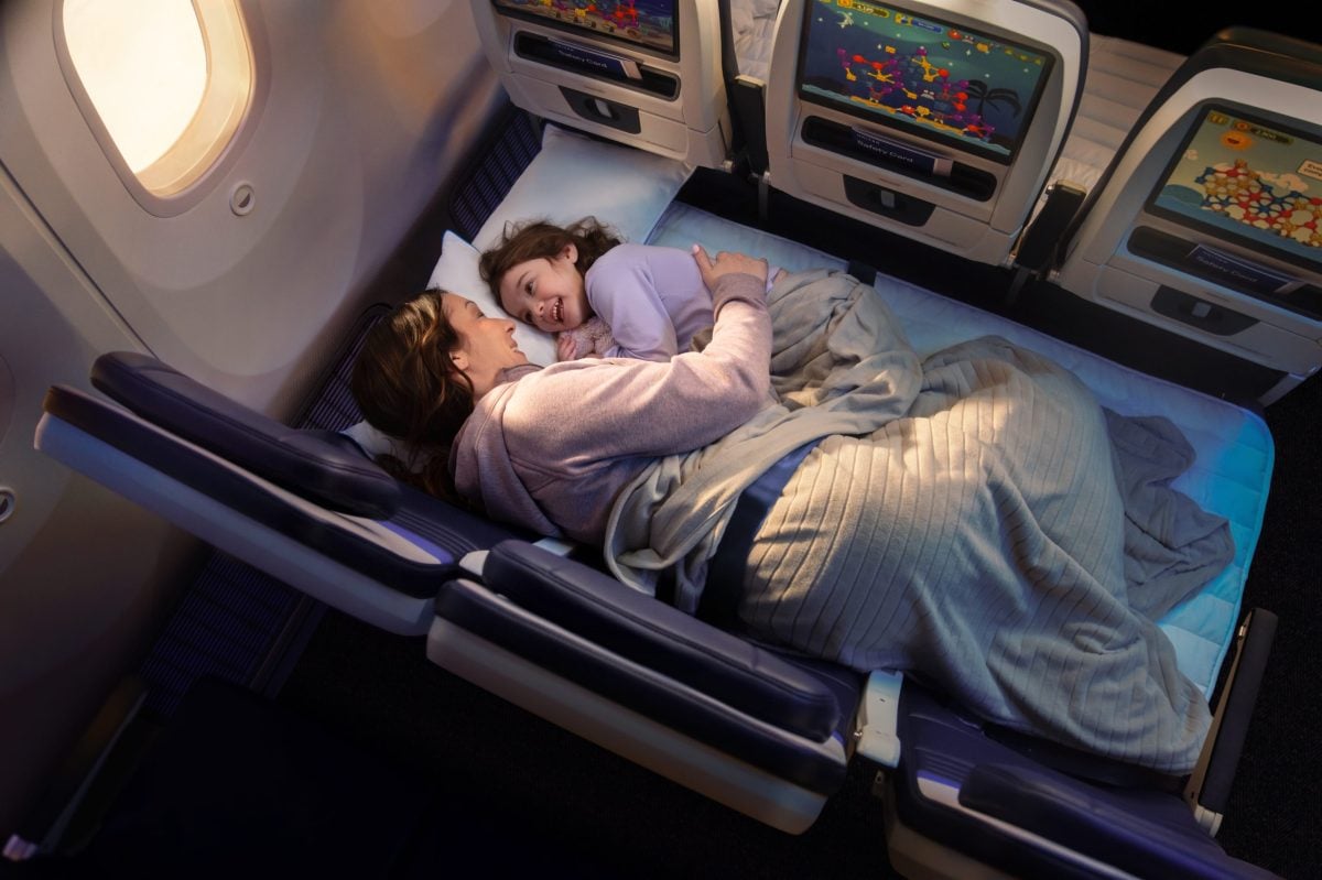 O companie aeriană introduce la clasa Economy scaune care se pot transforma în pat, pentru zborurile pe distanțe lungi