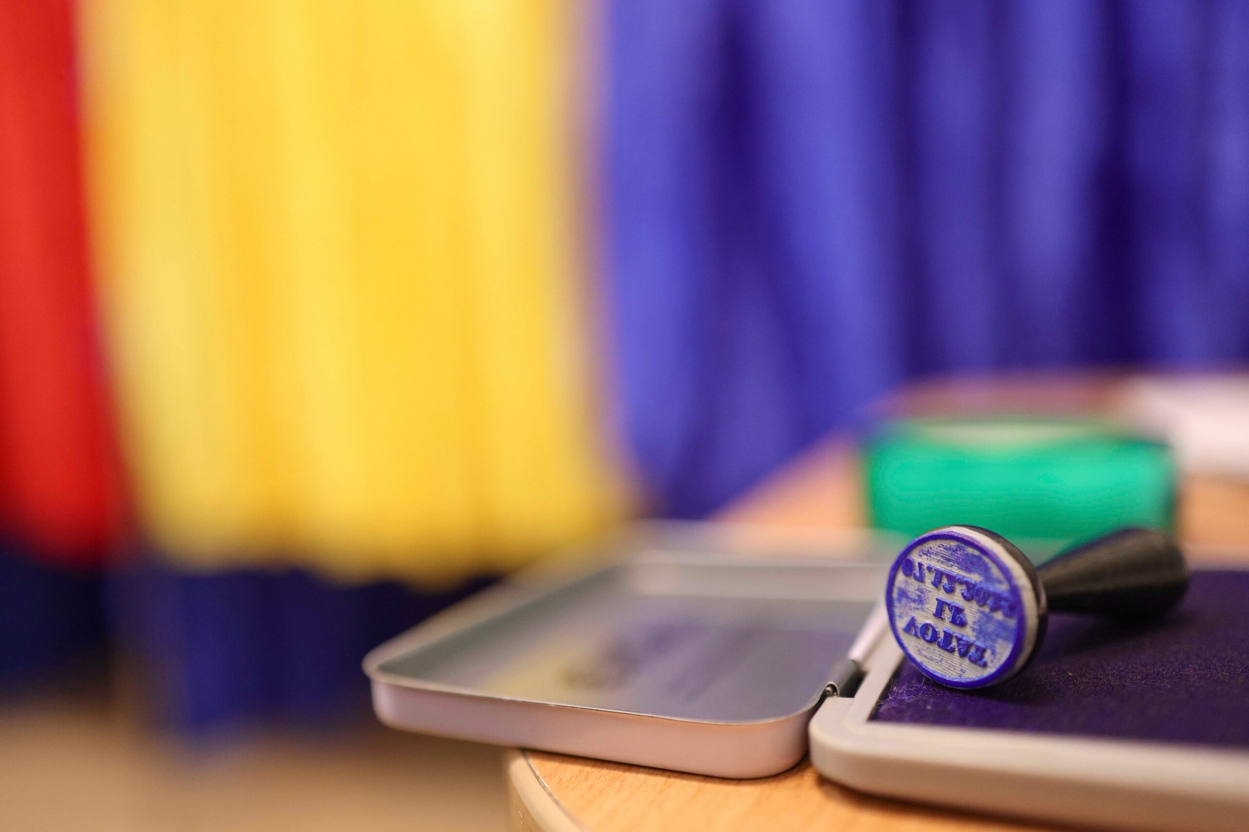 AUR pierde procente, dar rămâne pe primul loc în intențiile de vot ale românilor. PNL depășește PSD în opțiunile celor care ar merge sigur la vot