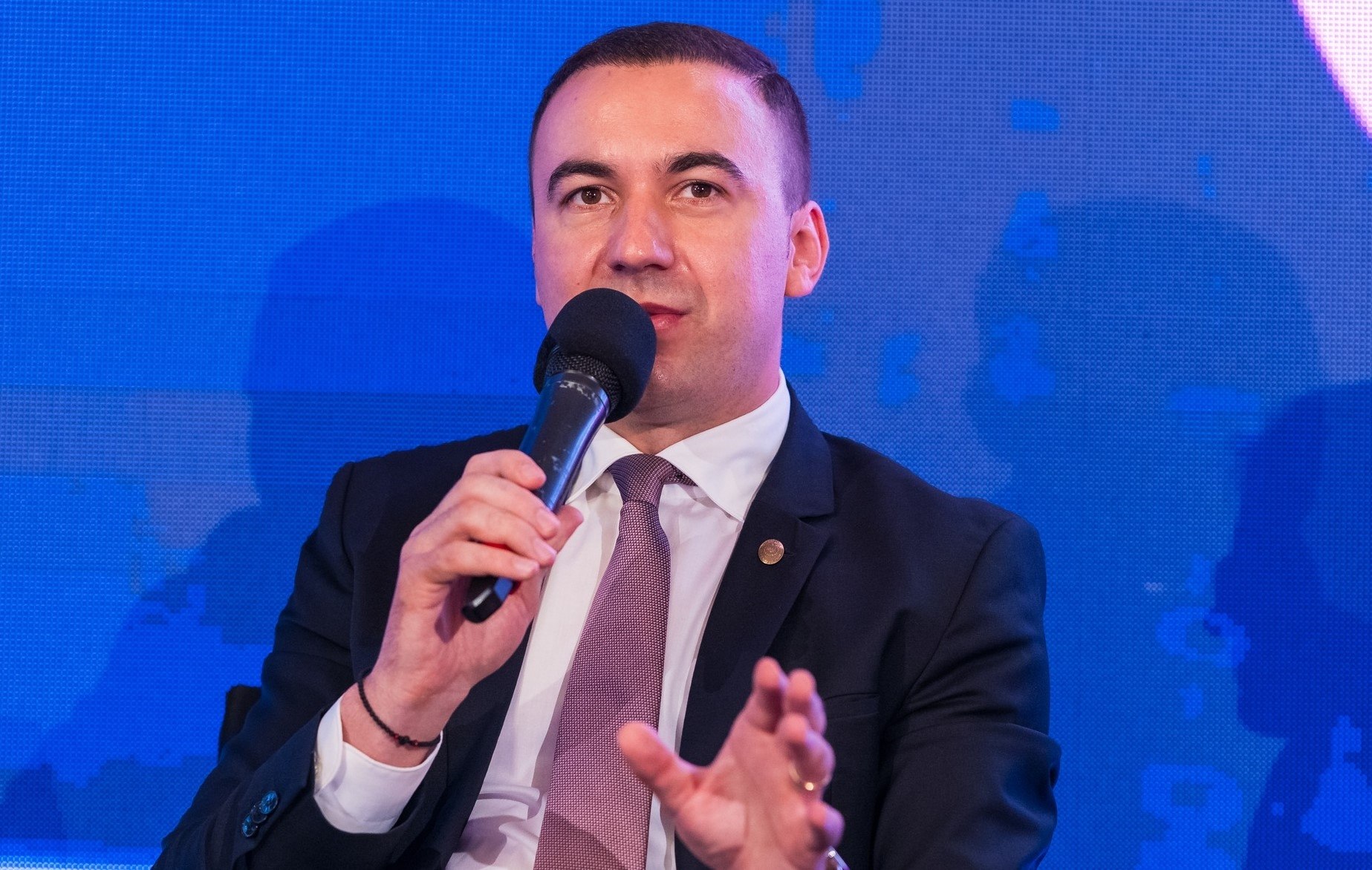 Bogdan Ivan o contrazice pe Oana Gheorghiu pe tema listării companiilor energetice profitabile: „Trebuie dezvoltate, nu scoase la bursă”
