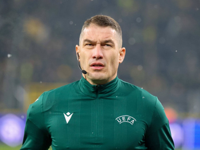 Pierluigi Collina a reacționat, după ce Istvan Kovacs a dat lovitura carierei