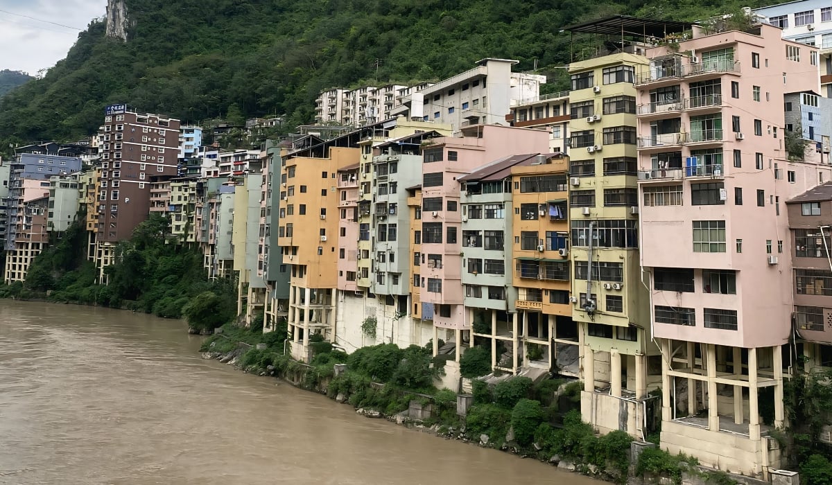 400.000 de oameni trăiesc în clădirile construite pe piloni ca să nu se inunde