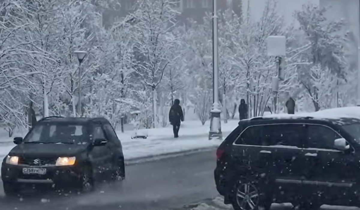 Trei oameni au fos uciși, iar peste 76.000 au rămas fără curent electric