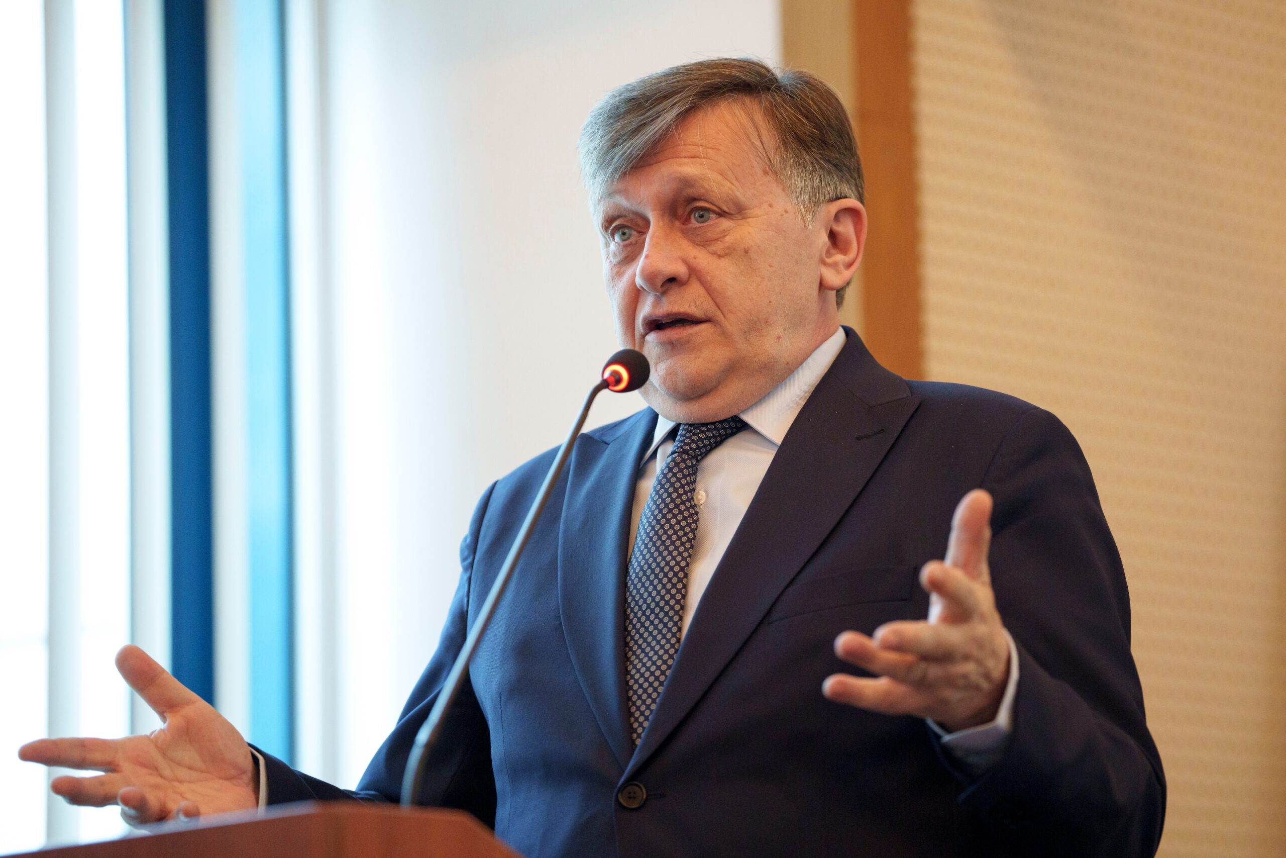 Crin Antonescu indică noul pol de influență din politică: „Ilie Bolojan a devenit un personaj puternic, poate cel mai puternic”