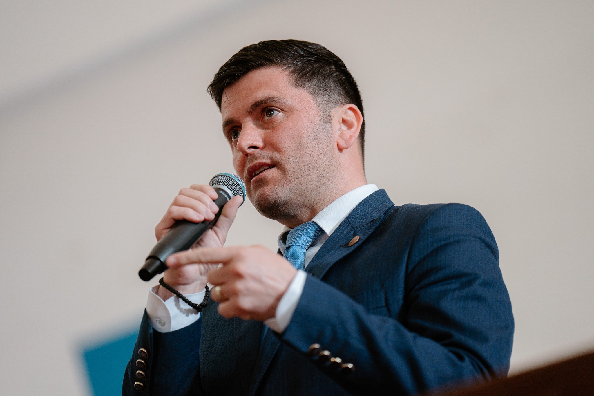 Adrian Cozma, vicepreședintele Camerei Deputaților, reia apelul pentru colegii din PNL: „Nu aș vrea să dăm guvernarea în brațele PSD”