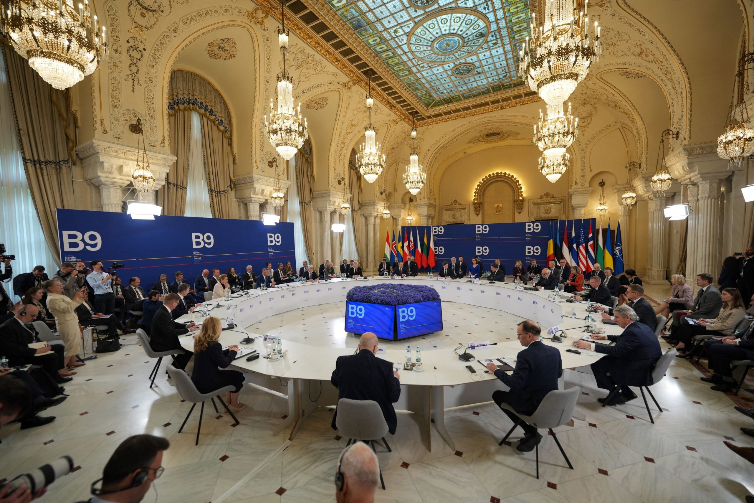 Ce au mâncat liderii NATO la Summitul B9. Mark Rutte a refuzat un preparat celebru