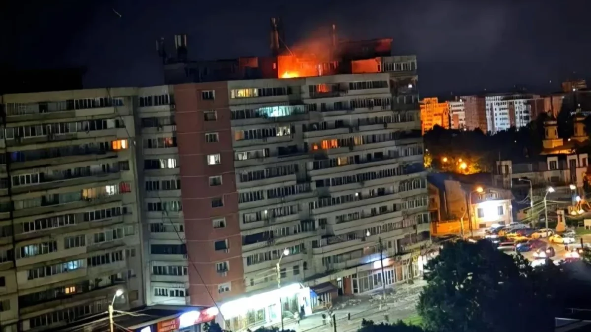 BREAKING. O dronă s-a prăbușit peste un bloc din Galați. Incendiu la nivelul unui apartament, în urma exploziei. Două persoane primesc îngrijiri la fața locului, transmite DSU