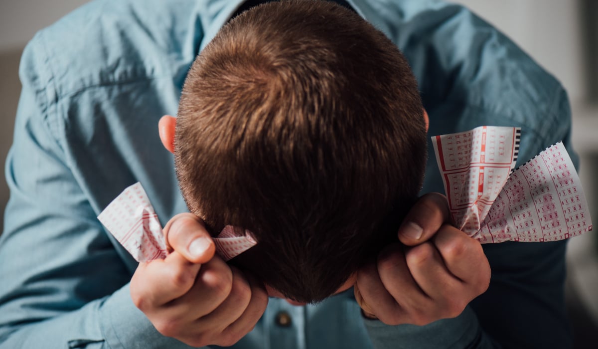 Cum a ajuns un bărbat care a câștigat 5.600.000 de euro la loto să piardă tot și să devină dator