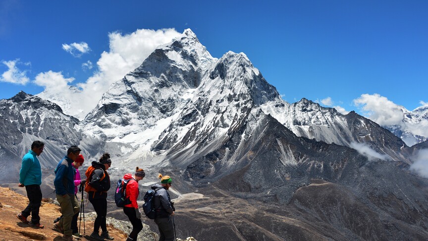Record pe Muntele Everest. Renumitul Sherpa Kami Rita din Nepal a urcat pe Munte pentru a 32-a oară, depășindu-și propriul record