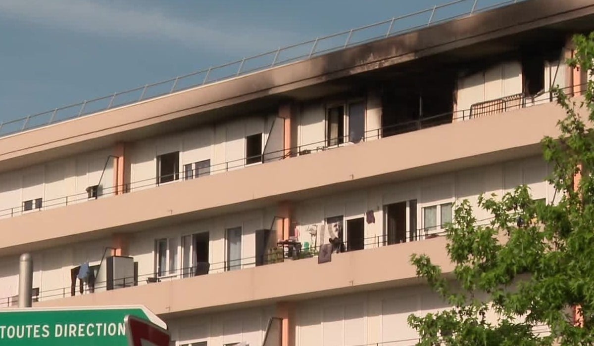 O fetiță de 10 ani a sărit de la etajul patru al unei clădiri din Franța pentru a scăpa de flăcări