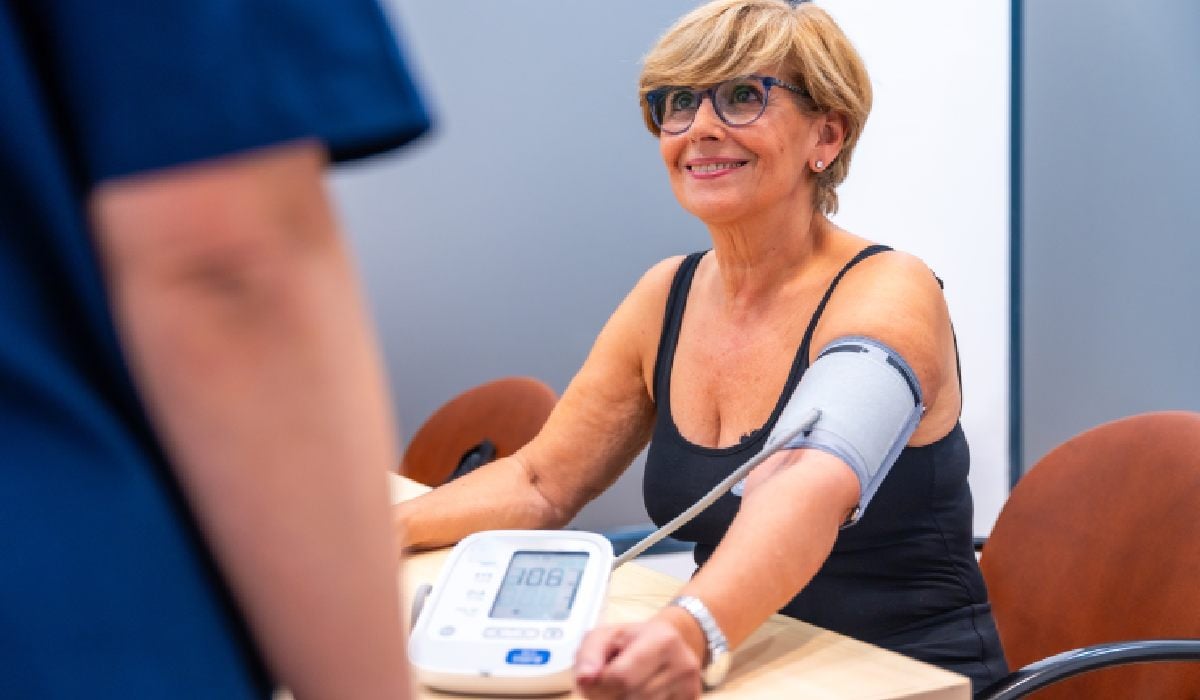 Cum măsori corect tensiunea arterială și ce înseamnă noile praguri de 120 cu 70 mg Hg