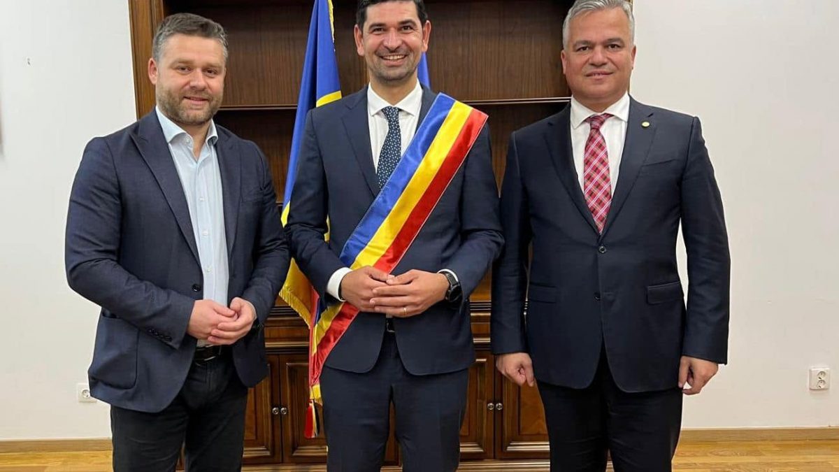 „Ai complotat împotriva colegilor tăi”