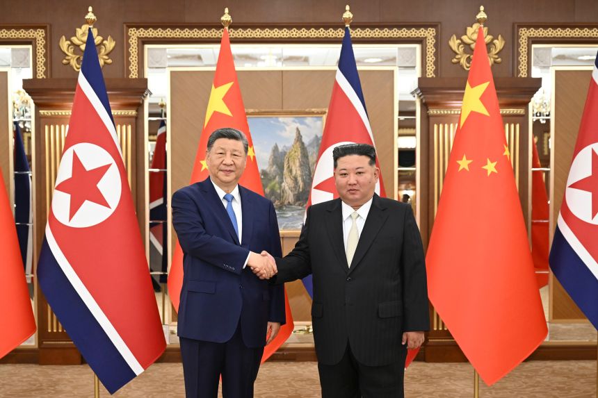 Xi Jinping și Kim Jong Un își consolidează relațiile bilaterale într-o vizită rară în Coreea de Nord