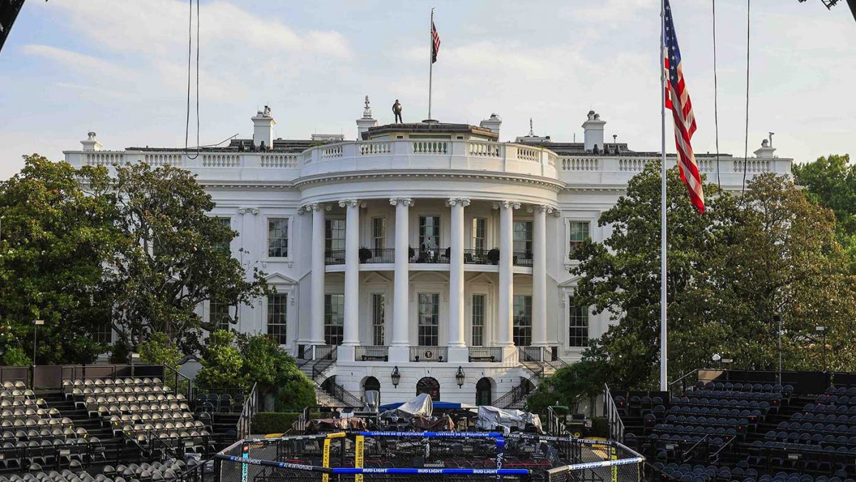 Trump își sărbătorește aniversarea de 80 de ani cu 7 meciuri MMA organizate la Casa Albă. 14 luptători vor intra, pe 14 iunie, într-o cușcă special amenajată pe peluza sudică
