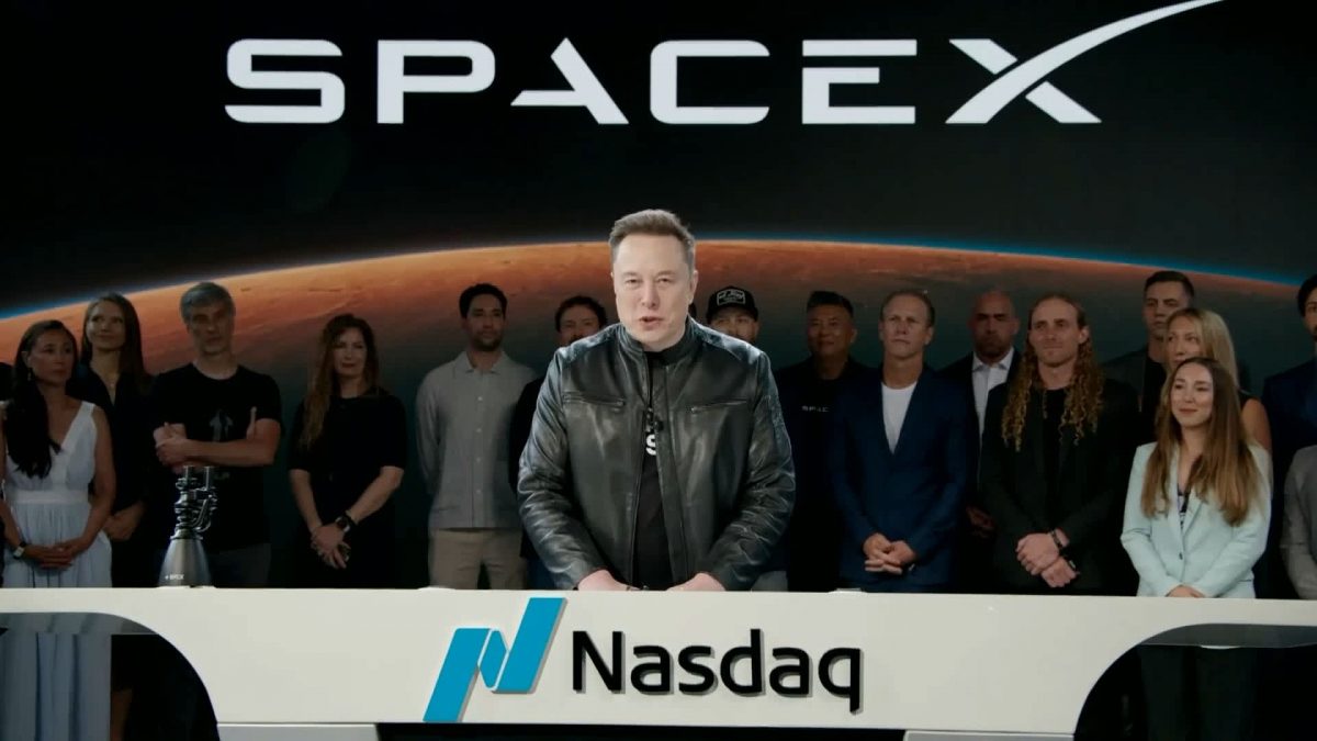 Elon Musk a devenit oficial primul trilionar din lume, după listarea SpaceX la bursa Nasdaq
