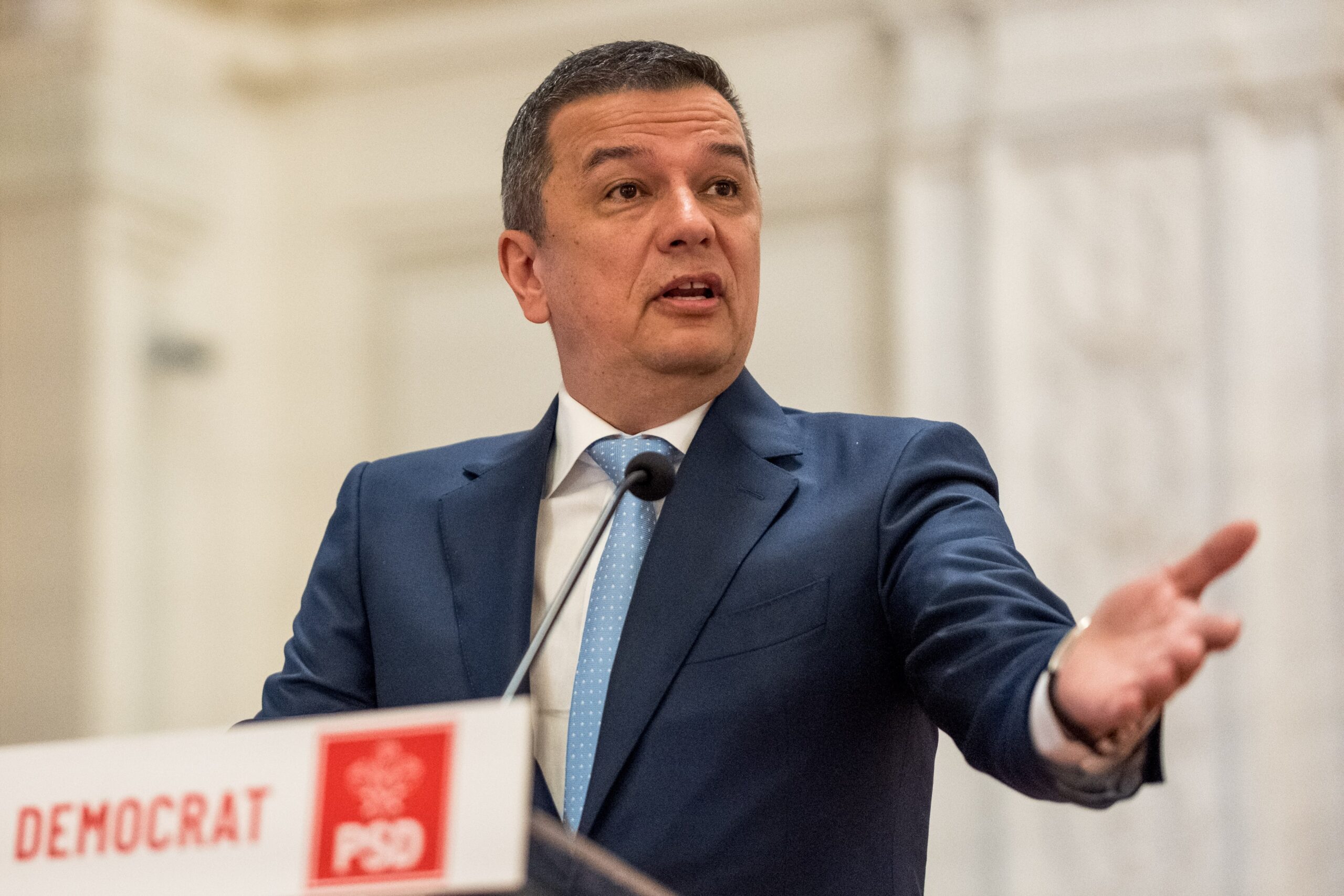 Un lider liberal cere împușcarea lui Sorin Grindeanu: „Dacă era în Rusia plonja de la etajul 10 sau se îneca cu mâncare”