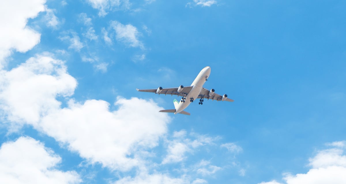 „L-am ținut cu toate forțele!” Un pasager era să fie smuls cu totul din avion, după ce geamul s-a spart la o altitudine uriașă