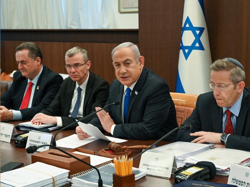 Guvernul lui Netanyahu a decis oficial să nu respecte o hotărâre a Curții Supreme, o premieră în istoria Israelului. Scandalul vizează televiziunile și posturile radio israeliene
