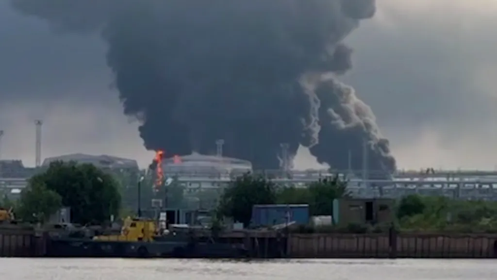 Ucraina a atacat cu drone infrastructura petrolieră din Sankt Petersburg, orașul natal al lui Putin