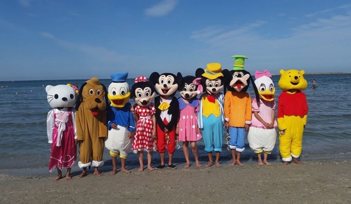 Mascotele cu personaje din desene animate, interzise pe plajele din Eforie și Năvodari. Poliția locală a triplat amenzile pentru comerțul ambulant ilegal