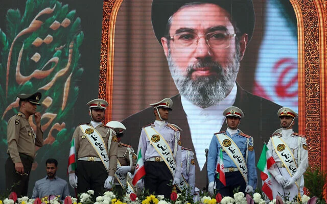 Liderul Suprem al Iranului, Mojtaba Khamenei, jură „să răzbune” asasinarea tatălui său de către SUA-Israel. Trump a avertizat că Armata SUA va distruge Iranul dacă e asasinat