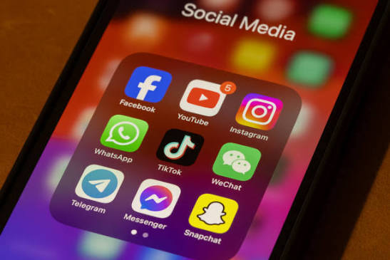 Marea Britanie pregătește o „stingere” pe rețelele sociale pentru adolescenți
