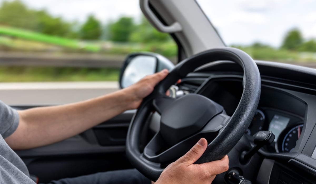 Rutina din trafic care te lasă fără permis. Cele 5 reguli de bază pe care șoferii români nu le respectă aproape niciodată