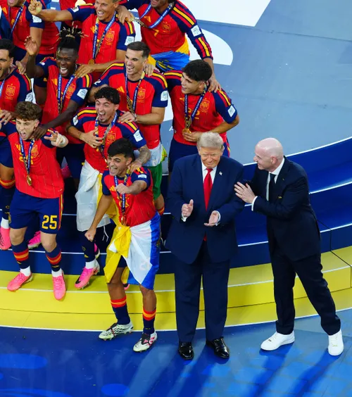 Trump a intrat în fotografia oficială a campioanei mondiale Spania