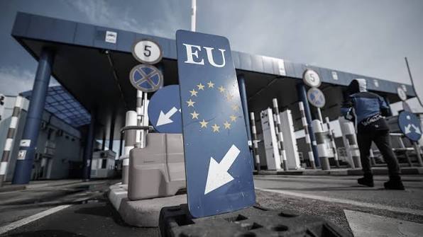 Noul sistem de frontieră al UE provoacă întârzieri in aeroporturi