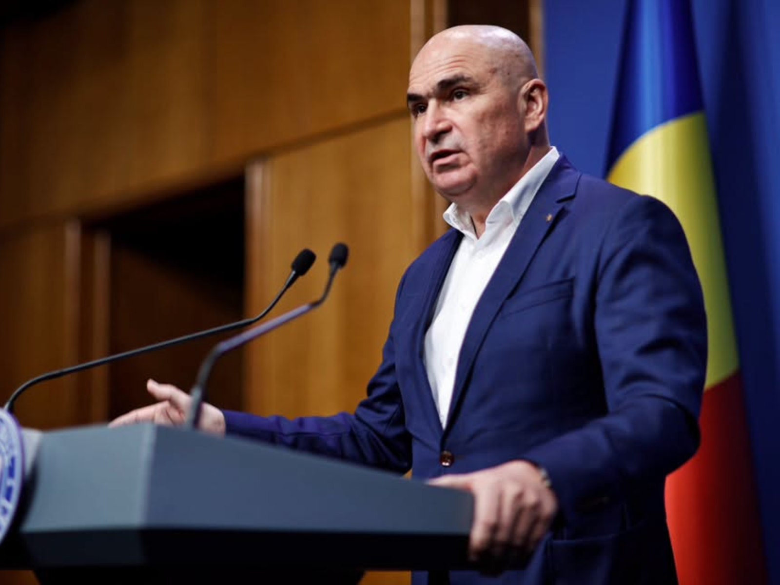 Bolojan le mulțumește românilor care au redus consumul de energie și cere competență la șefia companiilor energetice