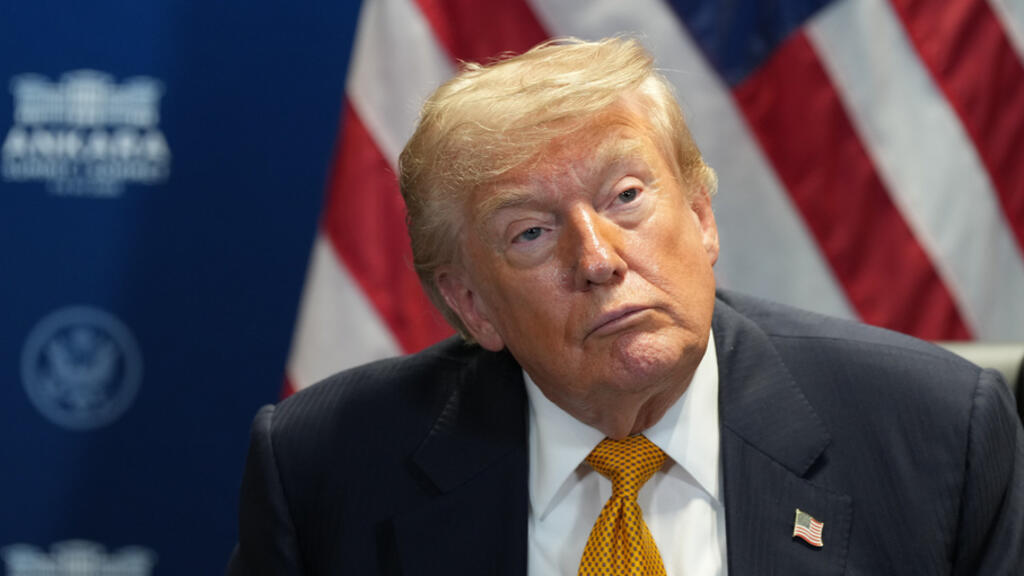 Donald Trump afirmă că a suspendat atacurile planificate împotriva Iranului, cu condiția unui acord care să prevadă redeschiderea imediată a Strâmtorii Ormuz