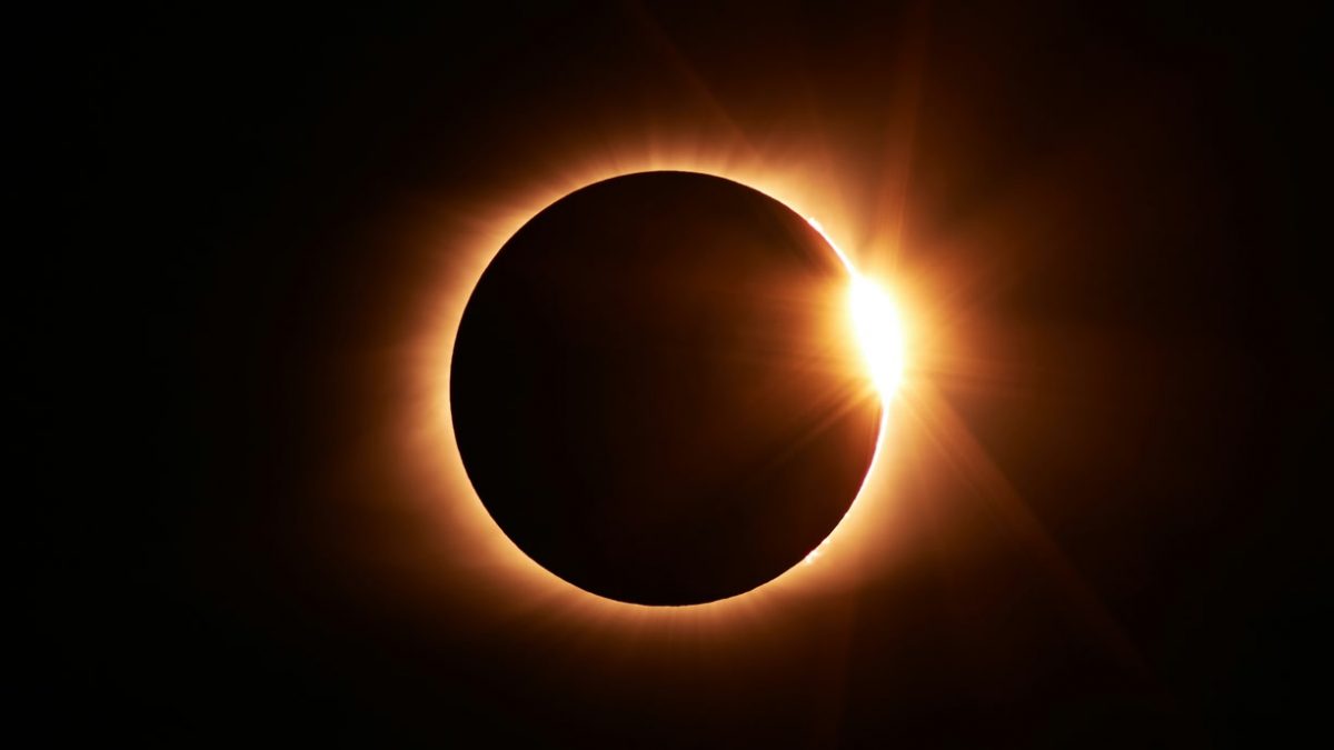 Unde vezi cel mai bine eclipsa de Soare în România? Perseidele ating maximul în această noapte – Aleph News