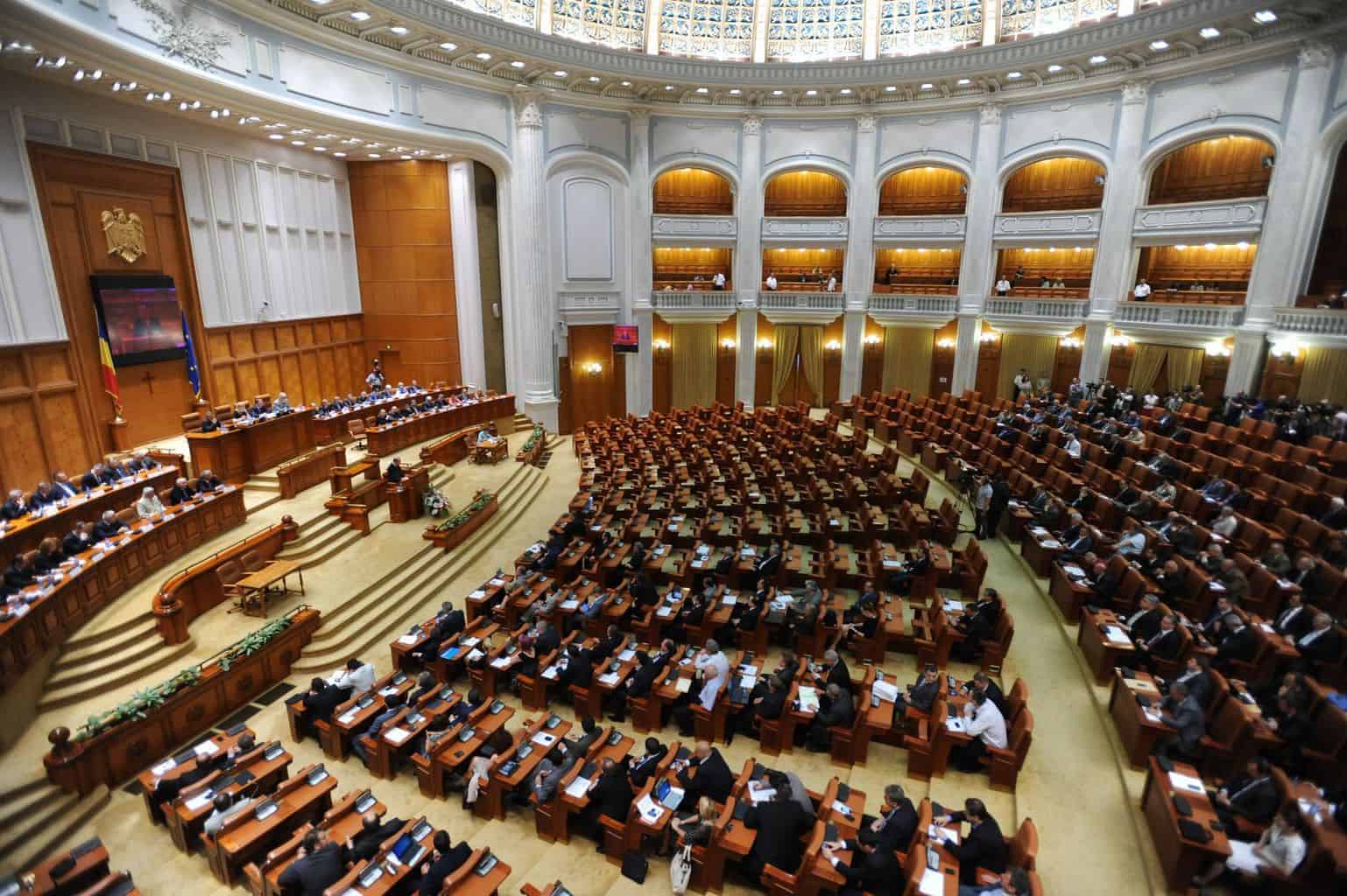 Senatul și Camera Deputaților intră în sesiune extraordinară. Parlamentarii dezbat Legea Salarizării și modificarea Legii ANI, proiecte care vizează jaloane din PNRR