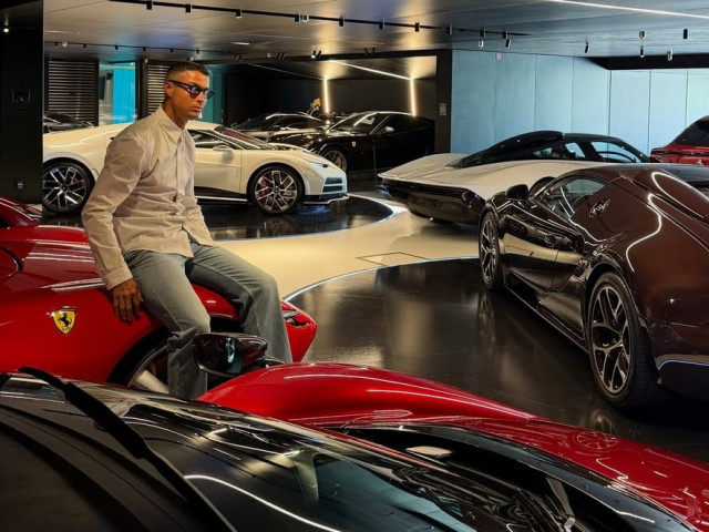 Galerie Foto | Aroganță maximă! Cristiano Ronaldo și-a etalat toți bolizii din garaj: ”Nu mai știu câte mașini am”