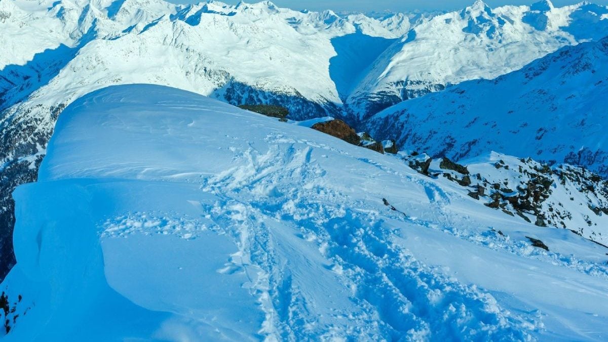36 de turiști au ajuns la doar 50 de centimetri de prăpastie în Alpii austrieci, iar salvarea i-a costat scump